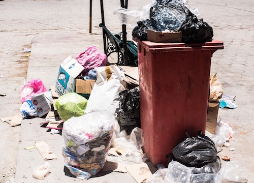 画像はイメージだけど、ゴミ箱がとかく汚かったんだわ。