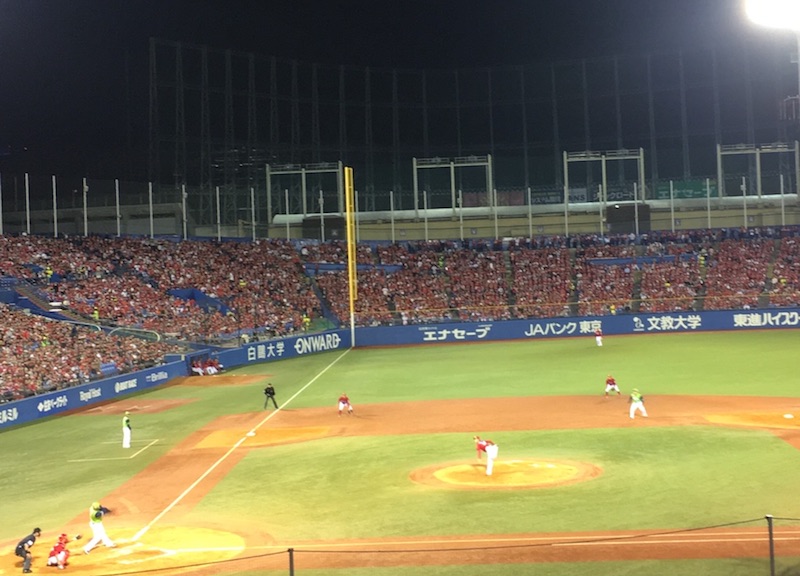 カープファンとヤクルトファンの小競り合い。